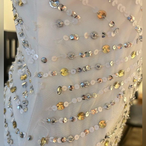 Beautiful White Dress With Sequins Full Length Size 6 By Cache - Picture 4 of 13